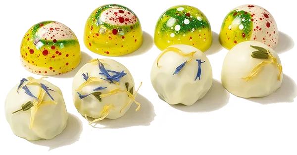 Moderne Pralinen in verschiedenen Farben und Variationen